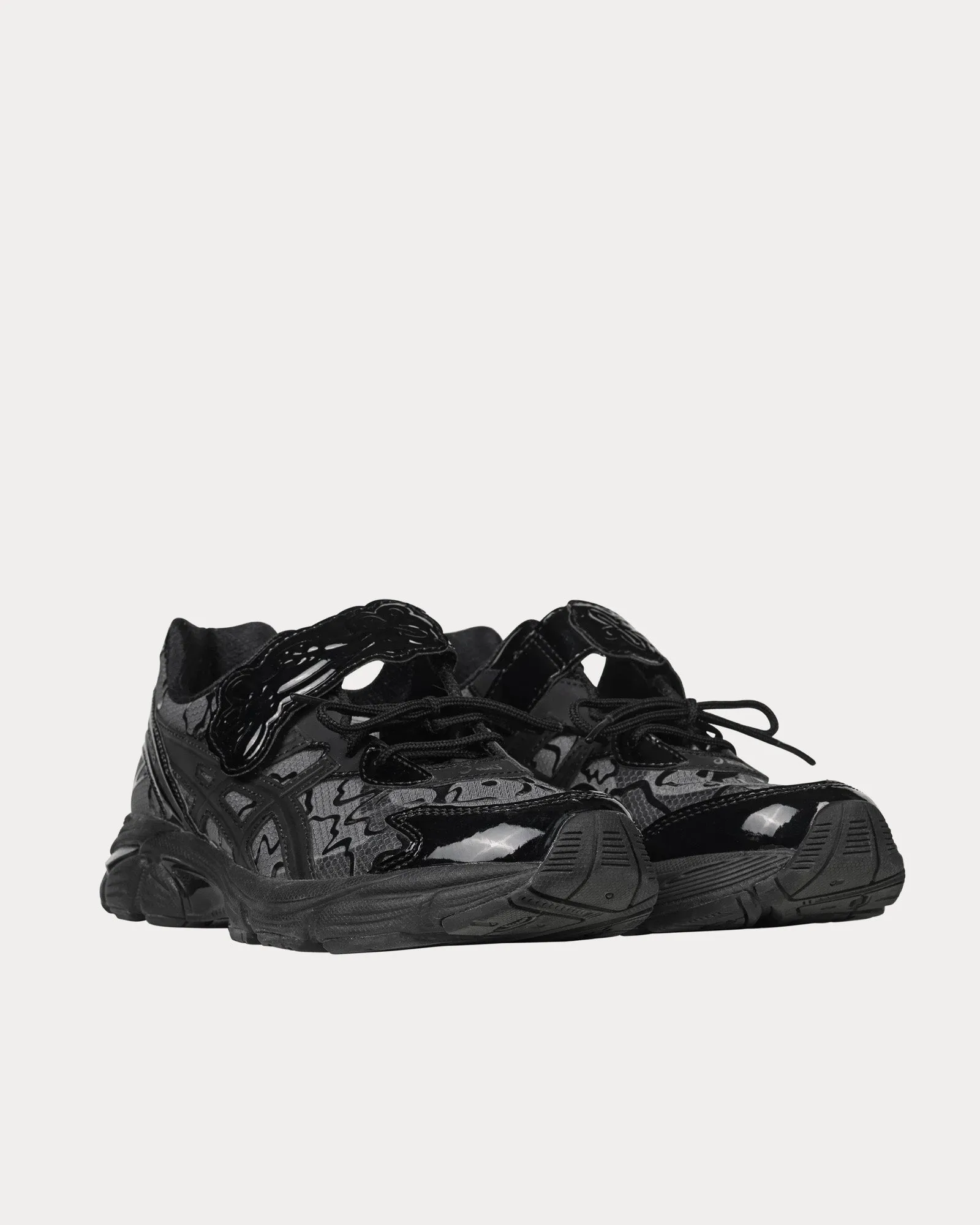 GT-2160 Black Low Top Sneakers