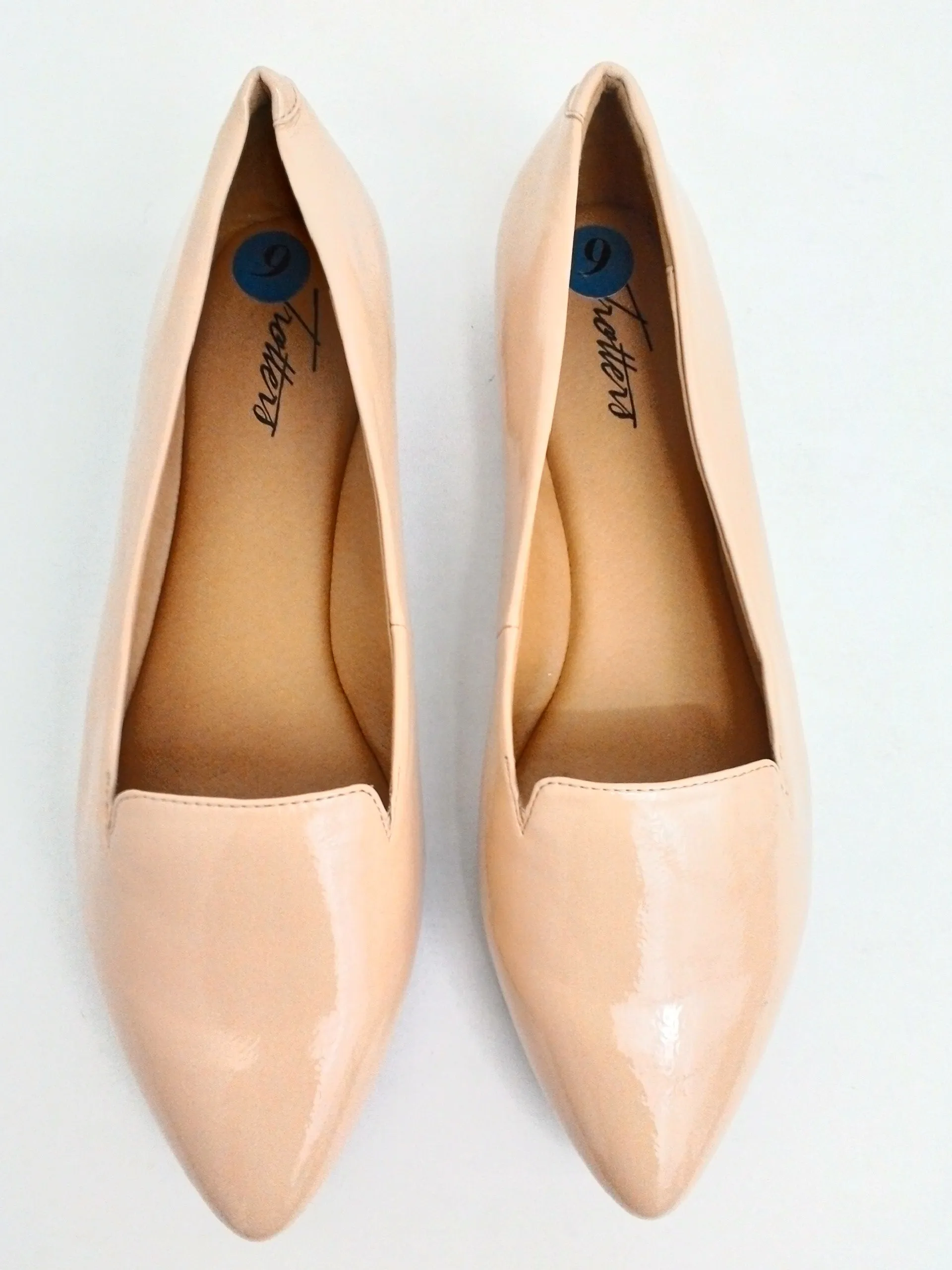 Trotters Women's Nude Flats Size 9 W